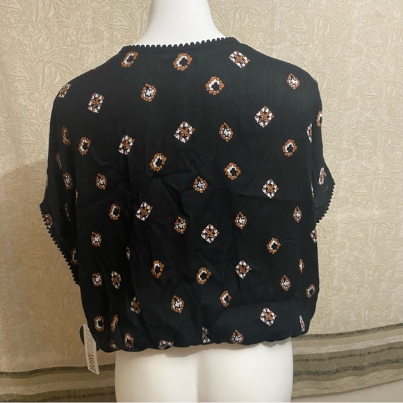 Amuse Society Women Black Large India Cross Chest Top - Picture 5 of 6